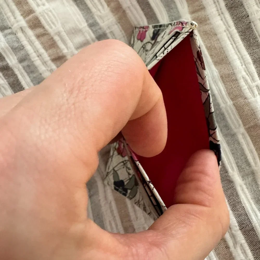 [NWOT] Furla White Floral Leather Card Holder - Picture 4 of 4